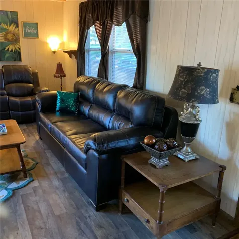 220 Acorn Livingston TX 77351