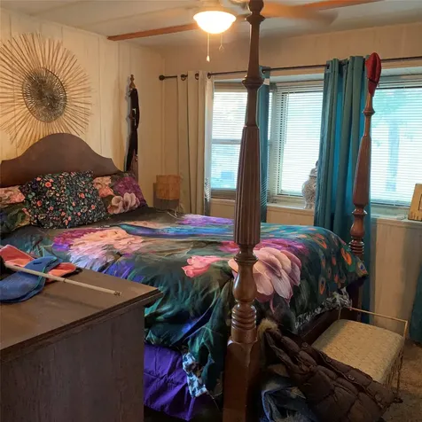 220 Acorn Livingston TX 77351