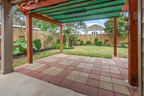 6113 Larrycrest Drive Pearland TX 77584