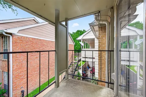 2800 Jeanetta Street 1602 Houston TX 77063