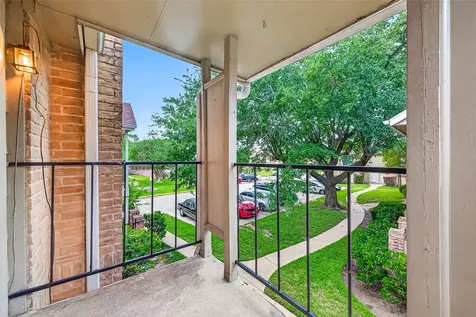 2800 Jeanetta Street 1602 Houston TX 77063
