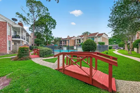 2800 Jeanetta Street 1602 Houston TX 77063