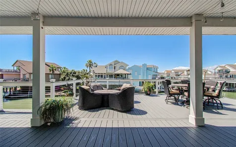 215 Lokai Street Tiki Island TX 77554