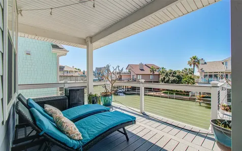 215 Lokai Street Tiki Island TX 77554