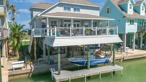 215 Lokai Street Tiki Island TX 77554