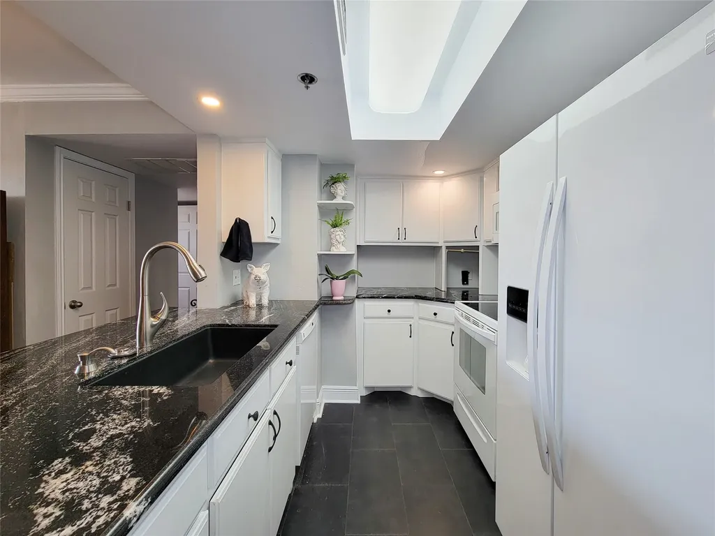 3525 Sage Road 402 Houston TX 77056