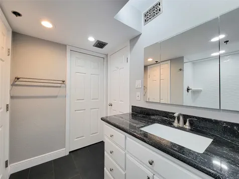 3525 Sage Road 402 Houston TX 77056