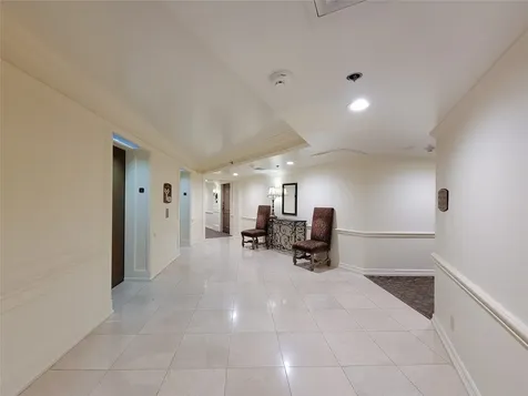 3525 Sage Road 402 Houston TX 77056