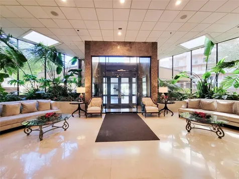 3525 Sage Road 402 Houston TX 77056