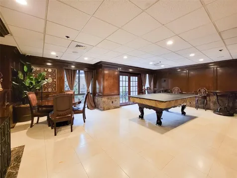 3525 Sage Road 402 Houston TX 77056