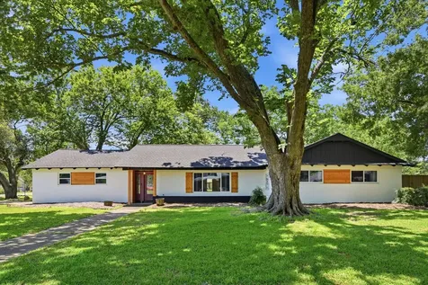 101 W Larkspur Drive Alvin TX 77511