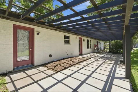 101 W Larkspur Drive Alvin TX 77511