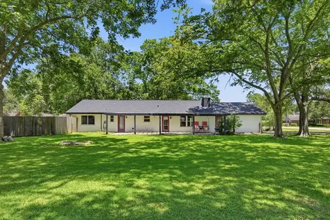 101 W Larkspur Drive Alvin TX 77511