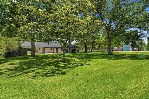101 W Larkspur Drive Alvin TX 77511