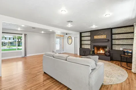 101 W Larkspur Drive Alvin TX 77511
