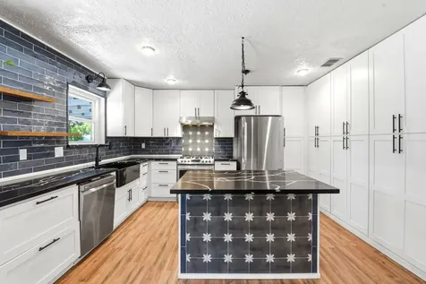 101 W Larkspur Drive Alvin TX 77511