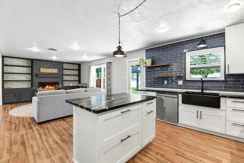 101 W Larkspur Drive Alvin TX 77511