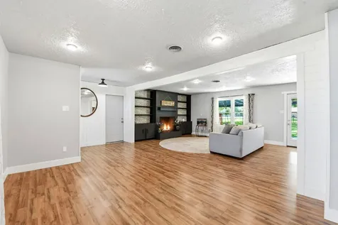 101 W Larkspur Drive Alvin TX 77511