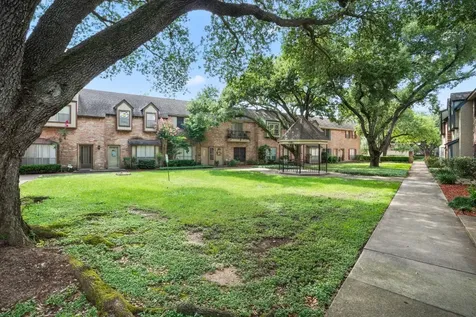 14703 Barryknoll Lane 26 Houston TX 77079