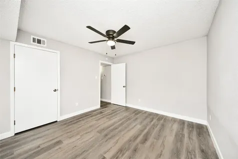 781 Country Place Drive 1017 Houston TX 77079