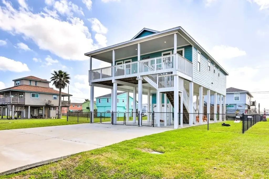 4022 Fort Bend Drive Galveston TX 77554