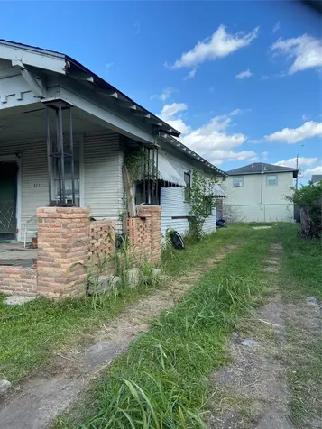 213 Hunt Street Houston TX 77003