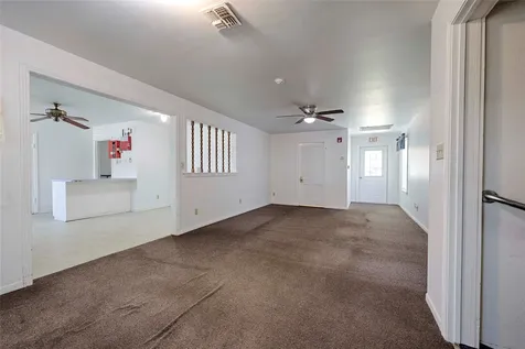 122 Ave E Shiner TX 77984