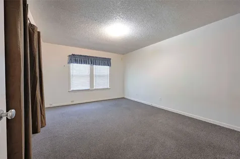 122 Ave E Shiner TX 77984