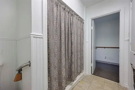 122 Ave E Shiner TX 77984