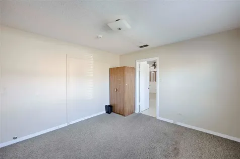 122 Ave E Shiner TX 77984