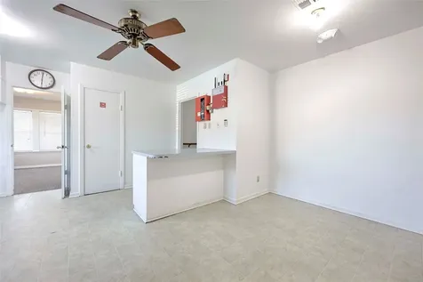 122 Ave E Shiner TX 77984