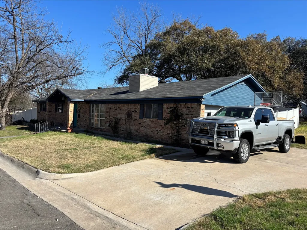 708 W Avenue A Lampasas TX 76550