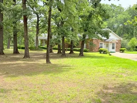 1123 Creekwood Street Crockett TX 75835