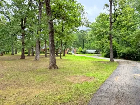 1123 Creekwood Street Crockett TX 75835