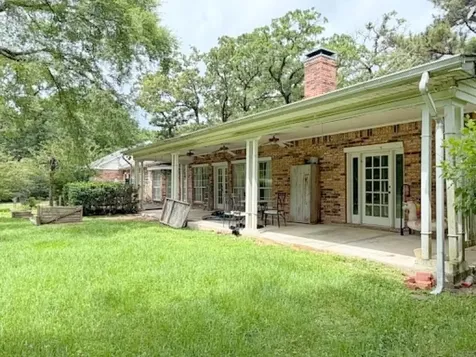 1123 Creekwood Street Crockett TX 75835