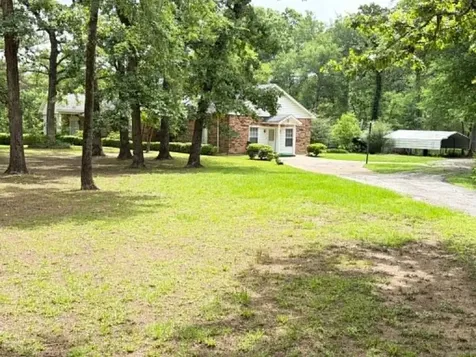 1123 Creekwood Street Crockett TX 75835