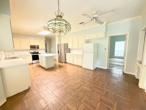 1123 Creekwood Street Crockett TX 75835