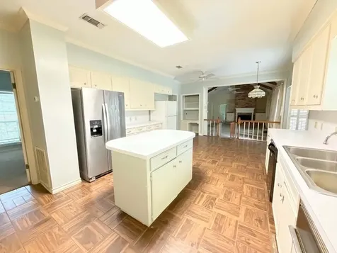 1123 Creekwood Street Crockett TX 75835