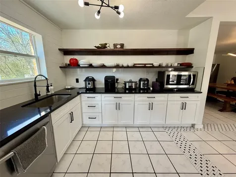 4183 County Road 571 West Columbia TX 77486