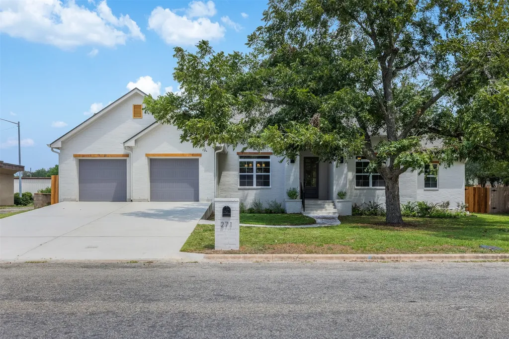 271 S College Street La Grange TX 78945