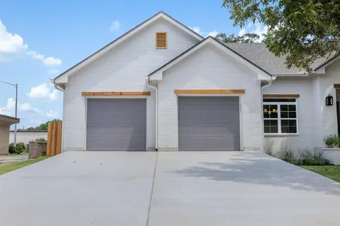 271 S College Street La Grange TX 78945