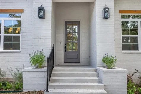 271 S College Street La Grange TX 78945