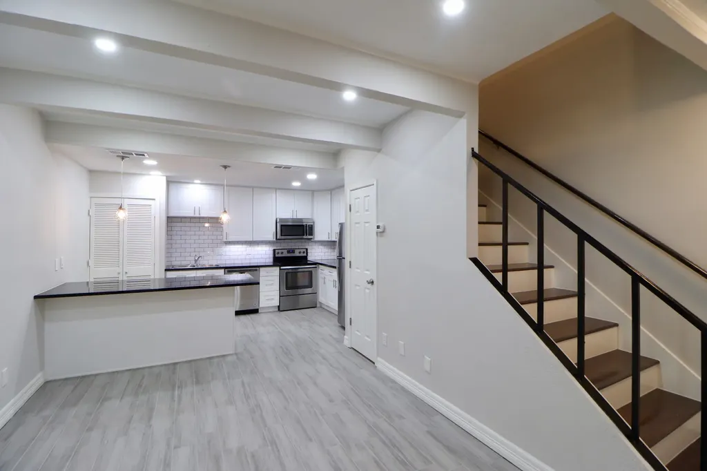 5929 Queensloch Drive 116 Houston TX 77096