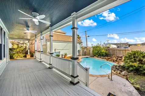2207 Bernardo De Galvez Galveston TX 77550