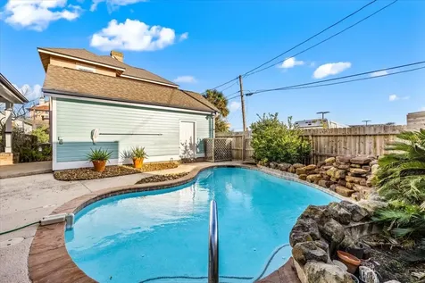 2207 Bernardo De Galvez Galveston TX 77550