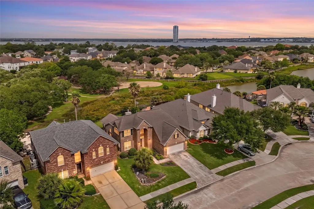 108 Marina Oaks Drive Kemah TX 77565