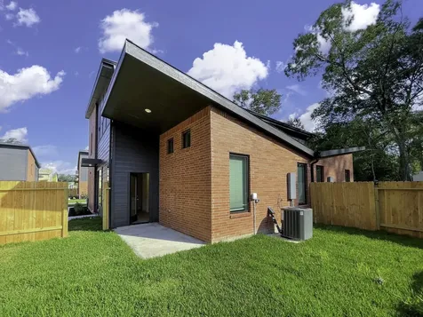 2517 Appian Way B Roman Forest TX 77357
