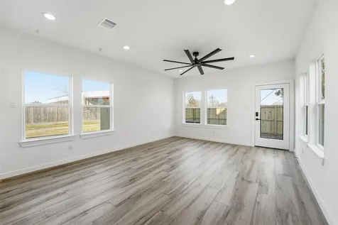 530 N 4th Street La Porte TX 77571