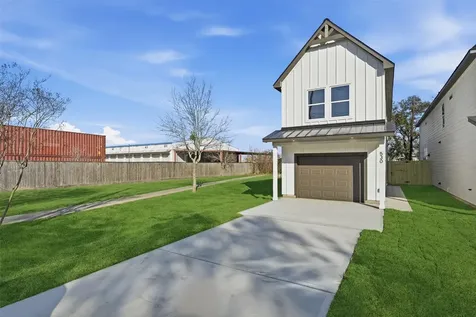 530 N 4th Street La Porte TX 77571