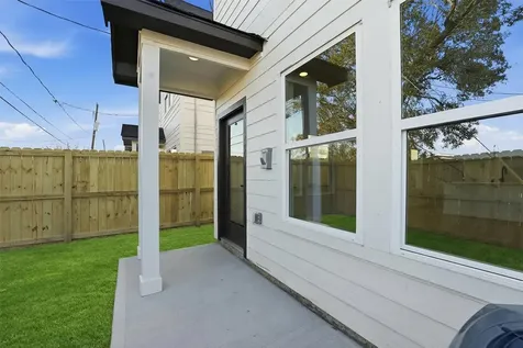 530 N 4th Street La Porte TX 77571